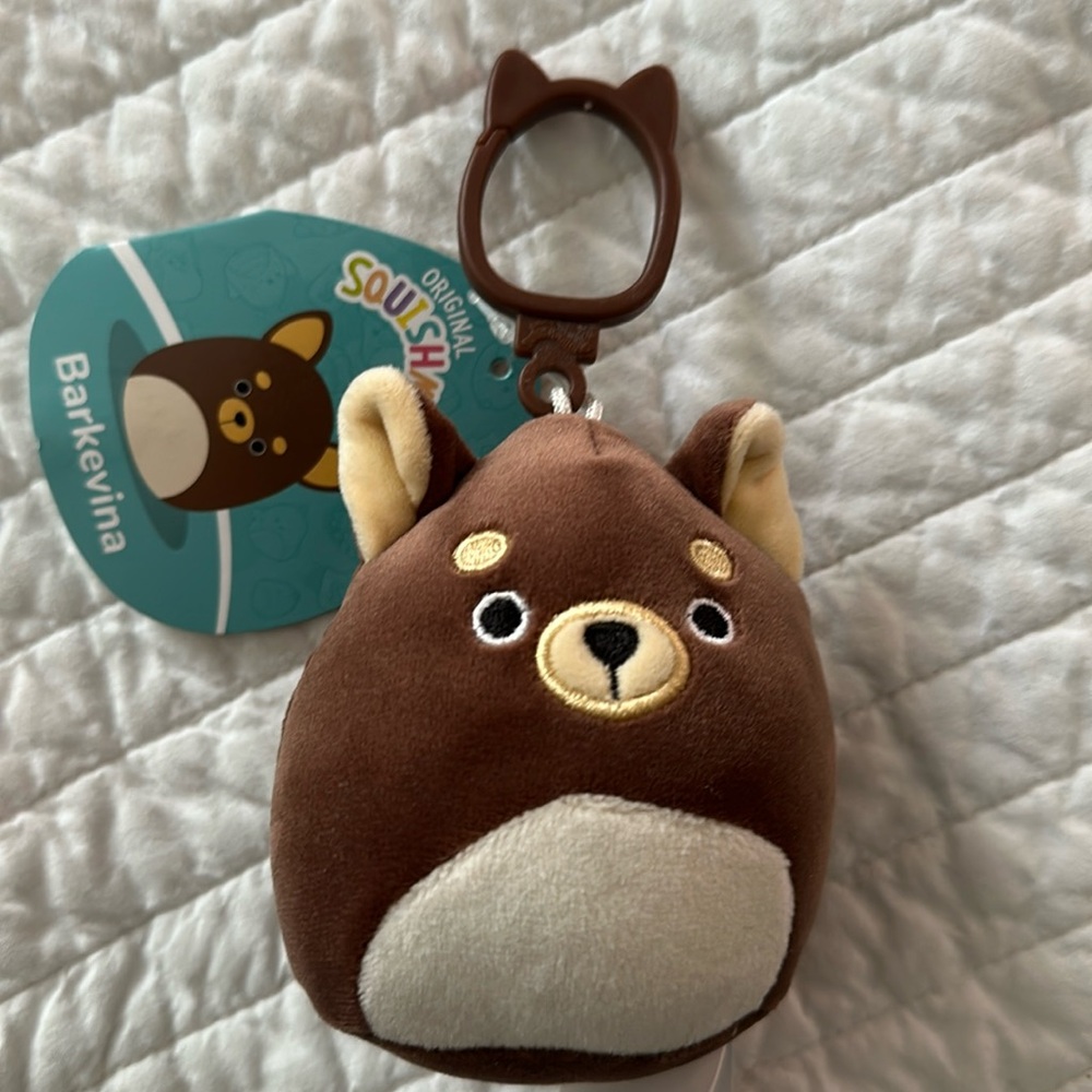 Barkevina the Squishmallow clip 3.5" Brand New
